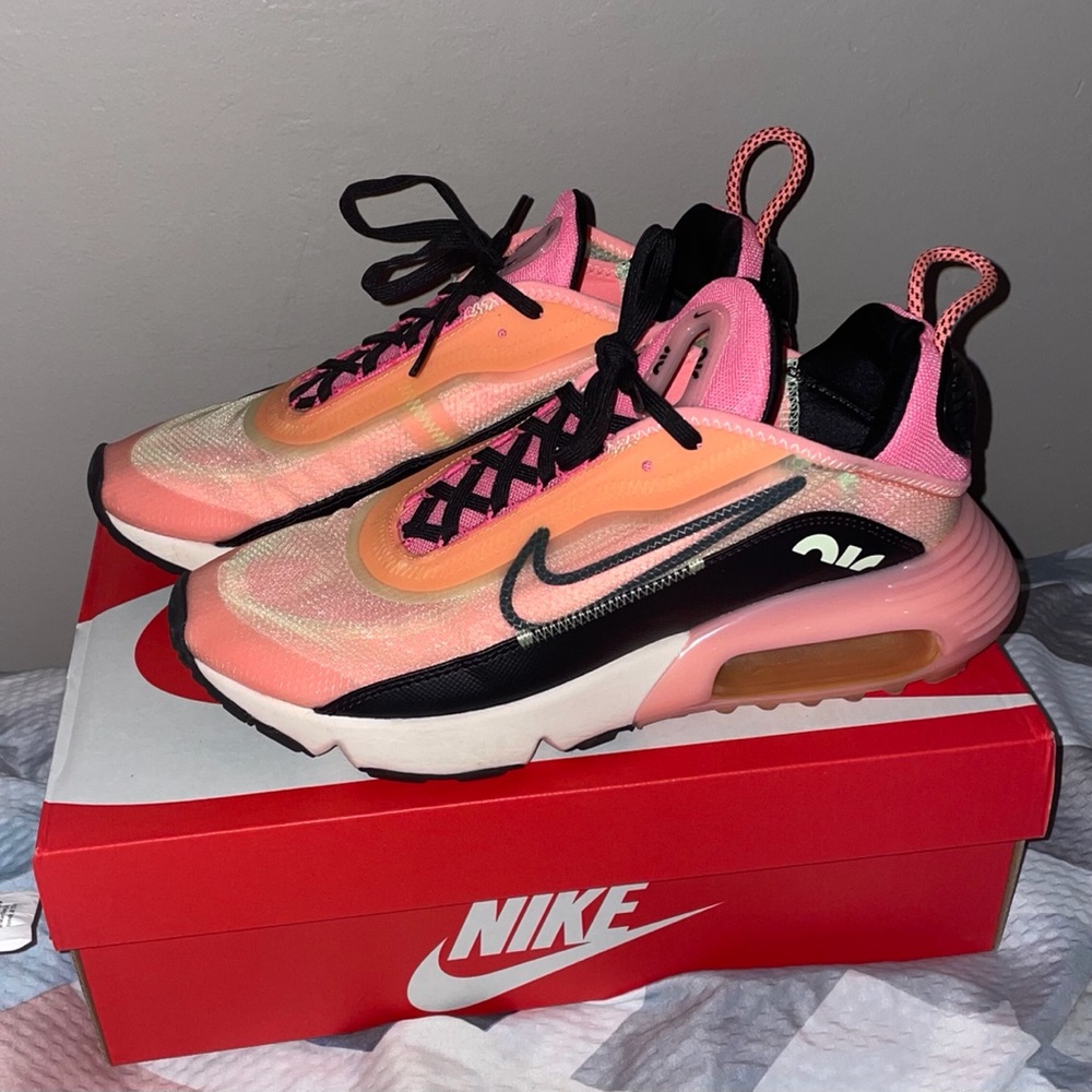 Women’s Nike Air Max 2090